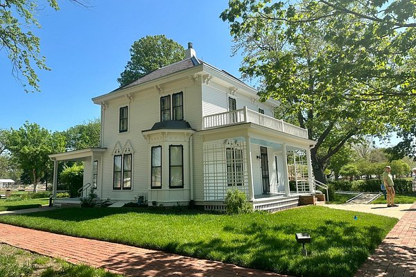 Downsizing a home in Abilene KS with epic estate sales